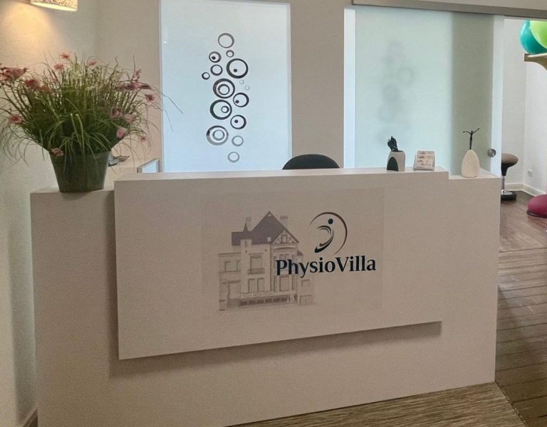 Lynn Hütten in den Räumen der PhysioVilla